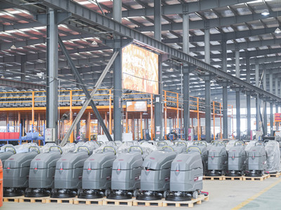 全自動洗地機(jī)選擇時要考慮是否實用